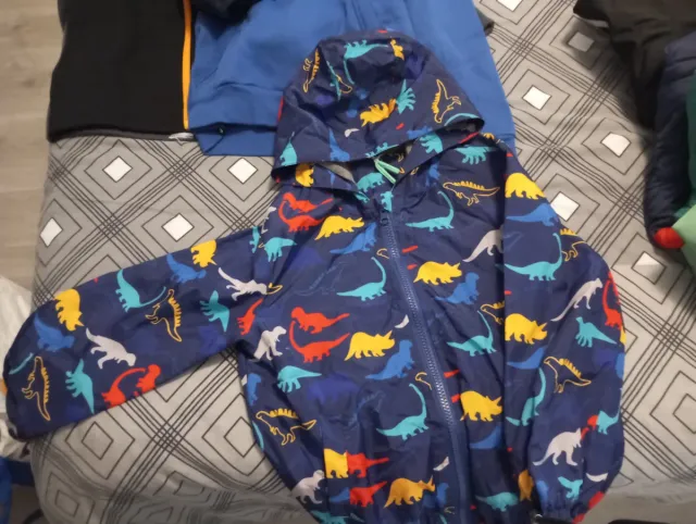 LOTE DE 24 PRENDAS DE ROPA NIÑO 122-128