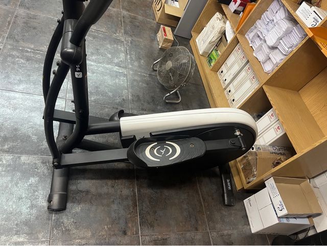 Elíptica negra DOMYOS