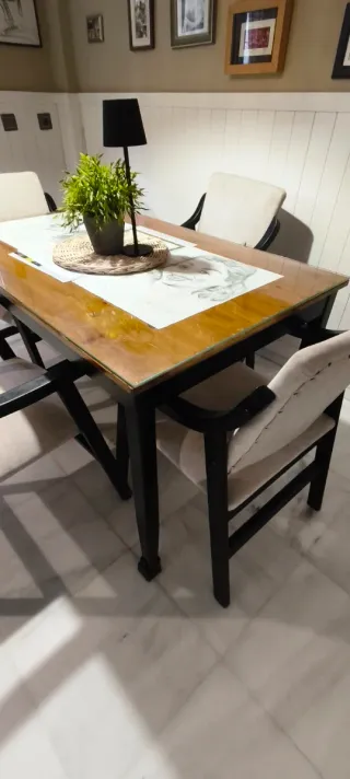 Conjunto mesa y 4 sillas + cristal