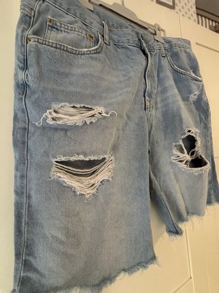 Bermudas vaqueras hombre rotas
