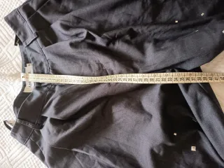 Pantaloni vita alta gamba larga con borchiette