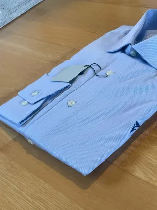 Camisa azul cielo talla M