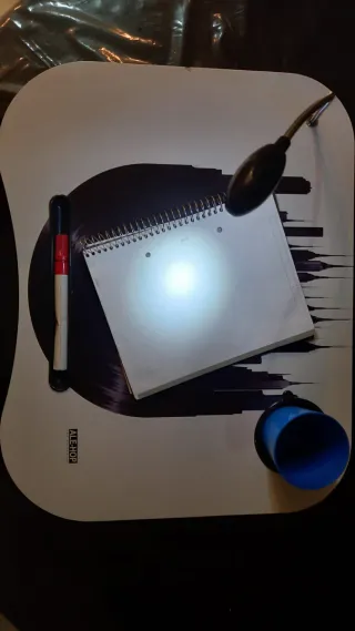Mesa Cama con Soporte y Luz LED