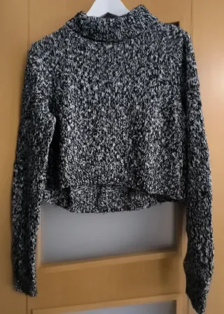 Jersey cuello alto estampado