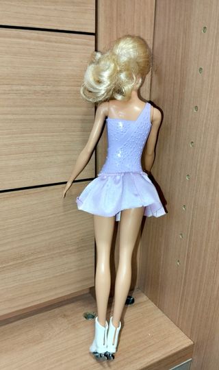 Barbie You Can Be Anything Pattinatrice