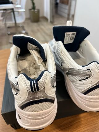 New Balance 530 Talla 41.5 Blanco Plata Azul