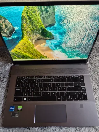 Portátil MSI Creator Z16 A11UE con un diseño elega