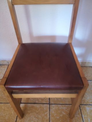 Lote 3 Sillas de madera con asiento polipiel marró