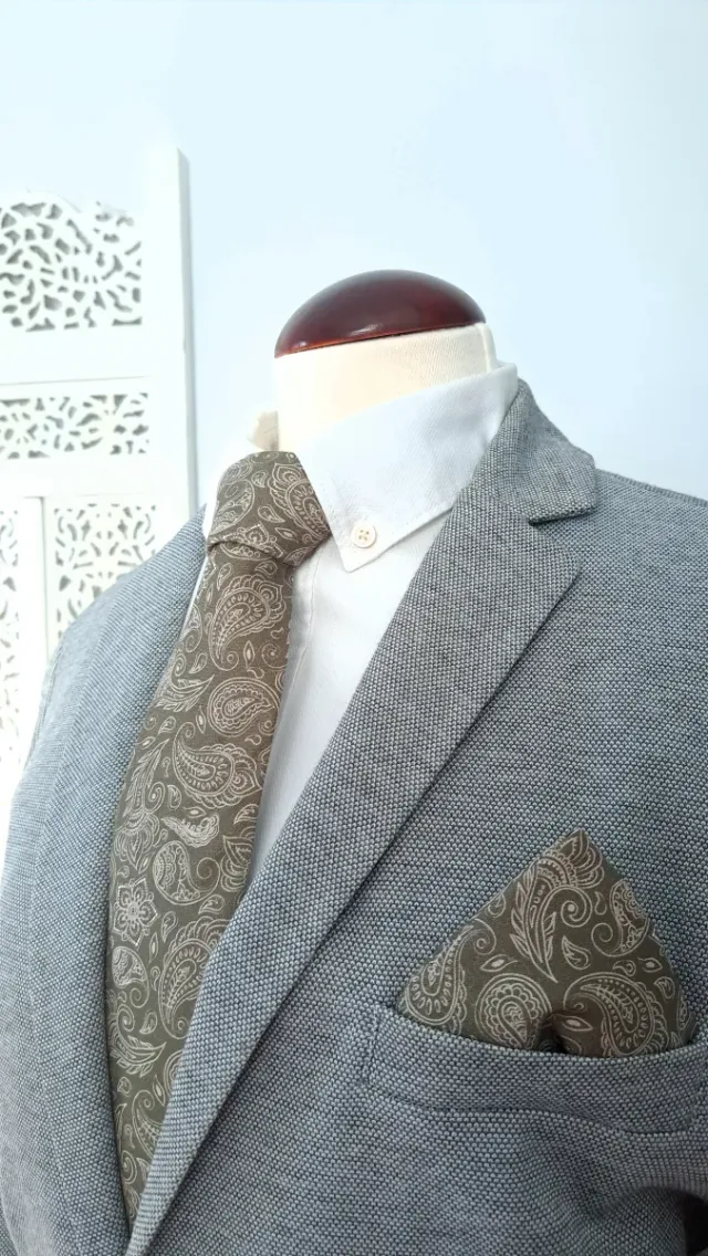 Corbata y pañuelo paisley cachemira