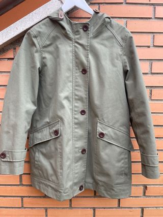 Parka verde con forro de rayas entretiempo 