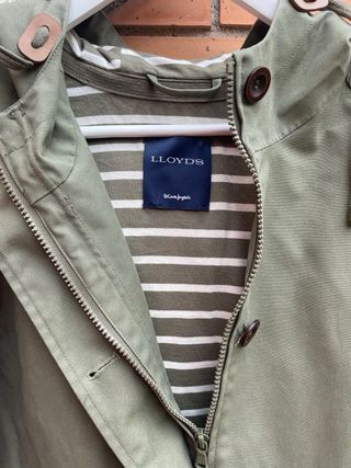 Parka verde con forro de rayas entretiempo 