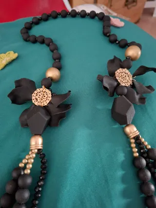 Collana lunga perle nere e oro