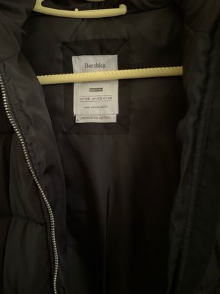 Anorak acolchado Bershka negro talla S