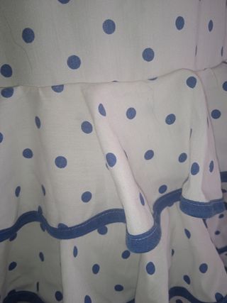 Vestido de flamenca blanco con lunares azules
