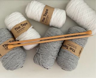 Kit We Are Knitters The Tape 6 ovillos + aguja
