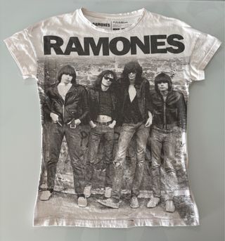 Camiseta Ramones Pull&Bear Talla S