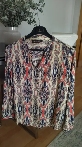 Blusa multicolor.