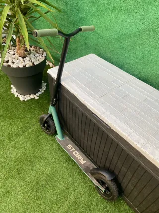 Scooter de Dirt STØRY