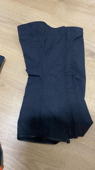 Pantalón de caza con polainas.