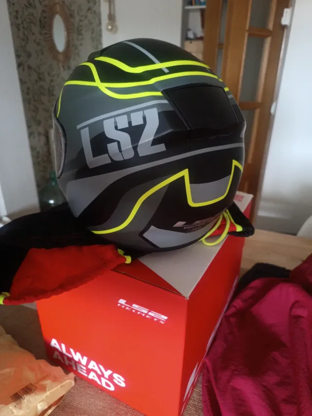 Casco LS2 Talla L Nuevo incluye visera negra