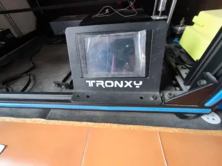 Impresora 3D Negra y Multicolor