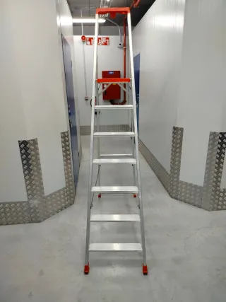 Escalera de aluminio plegable 7 peldañoS