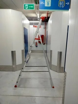 Escalera de aluminio plegable 7 peldañoS