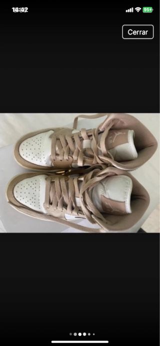 Zapatillas Nike Jordan Beige y Blancas