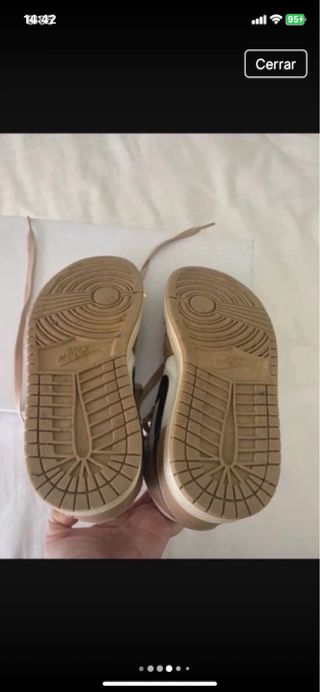 Zapatillas Nike Jordan Beige y Blancas