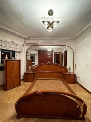 Cabecero, piecero, 2 mesitas y sinfonier madera