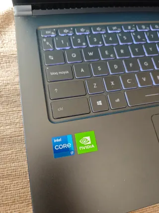 Portátil MSI i7-11 gen, 32GB RAM, 1TB SSD, 2GB GPU