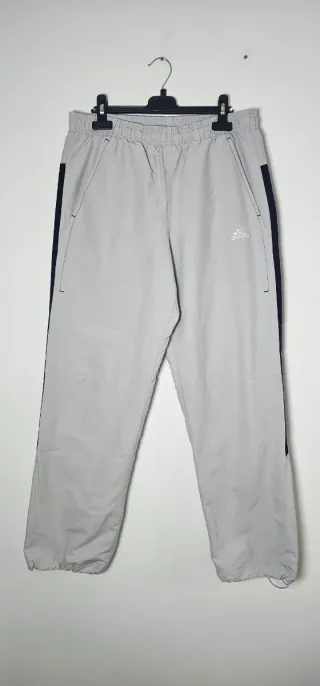 Pantalón Adidas Gris