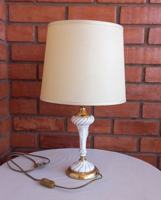 Lámpara de mesa vintage porcelana y oro
