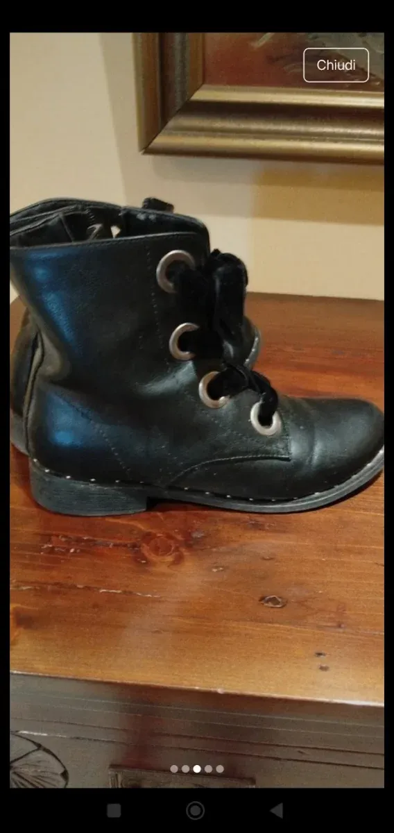 Scarponcini neri con lacci