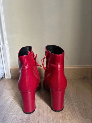 Botines piel roja con cremallera