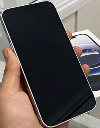 iPhone 16 e , impoluto