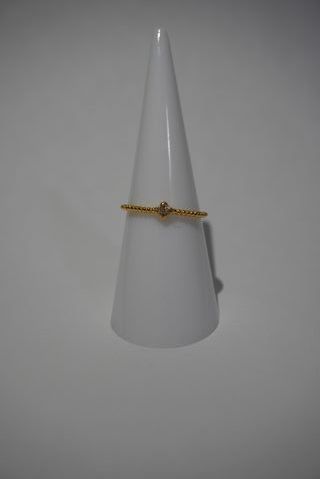 Anel Dourado com Pedras