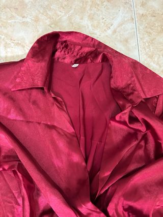 Vestido rojo satinado