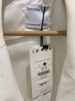 Blazer sin mangas Bershka blanco