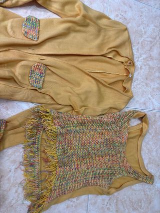 Conjunto de punto multicolor y amarillo