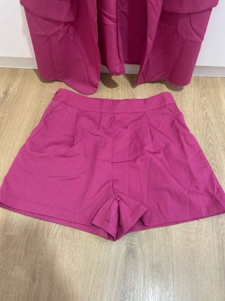 Conjunto blazer y pantalón corto fucsia