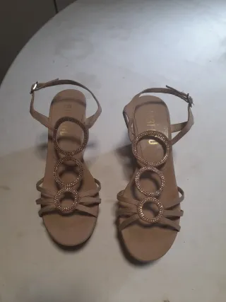 Sandalias Beige Doradas Fiesta