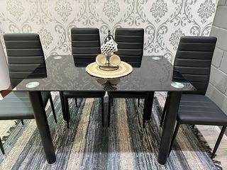 CONJUNTO DE MESA + 4 SILLAS – ¡ENVÍO GRATIS!