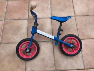 Bici sin pedales Moltó azul y roja