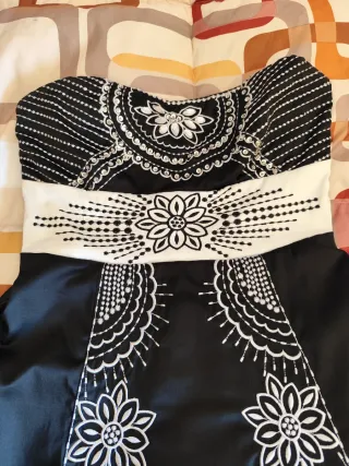 Vestido palabra de honor negro y blanco