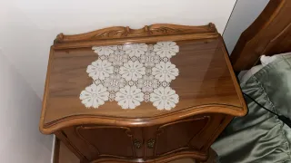Letto vintage 135 cm x 180 cm.
2 comodini