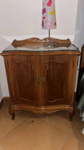 Letto vintage 135 cm x 180 cm.
2 comodini