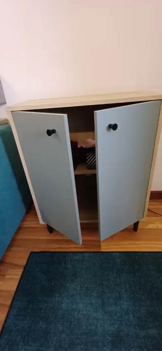 Mueble auxiliar con puertas