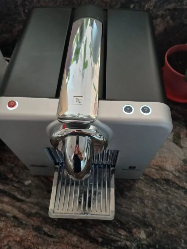 Cafetera Nespresso DeLonghi
