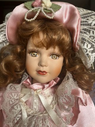 Muñeca de porcelana vintage